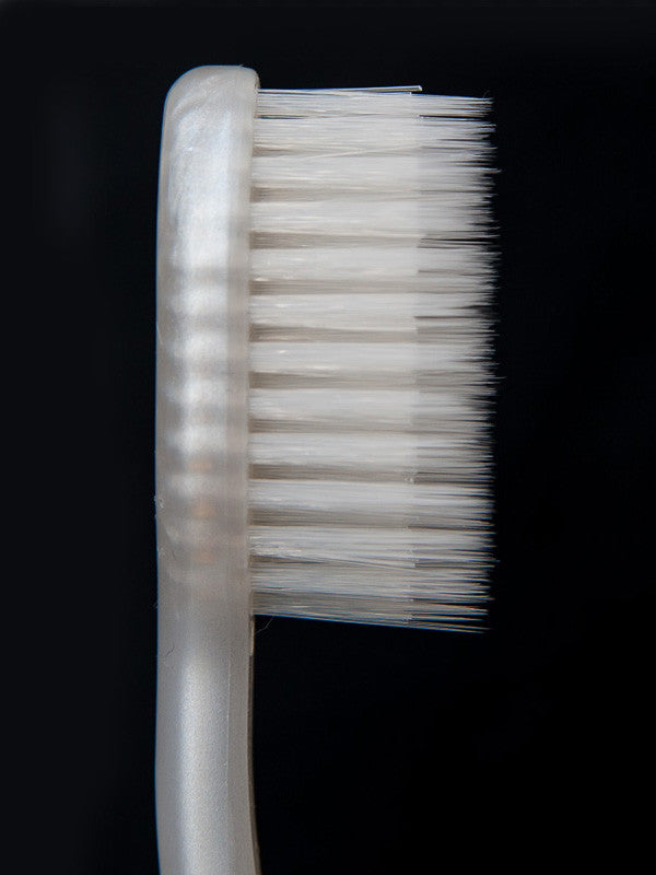 Dantų šepetėlis MashiMaro nano sidabras. Pasižymi antibakteriniu poveikiu.