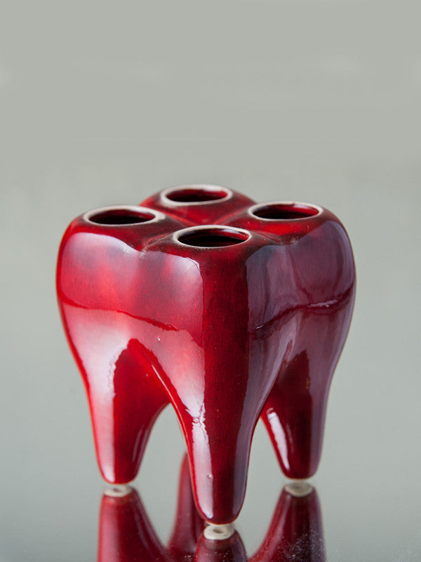 Keramikinis dantų stovas šepetėliams. Sodrus raudonas.